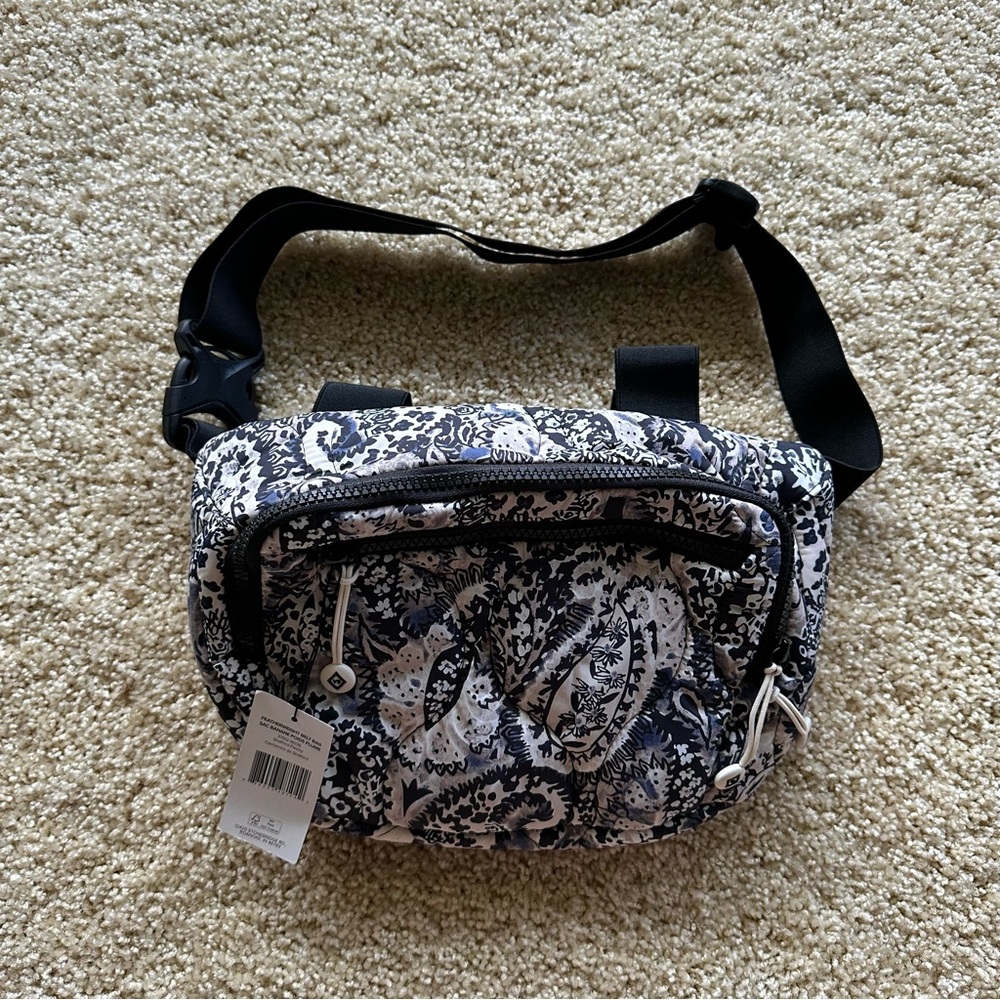 Vera Bradley Featherweight Belt Bag
in Featherweight Stratford Paisley